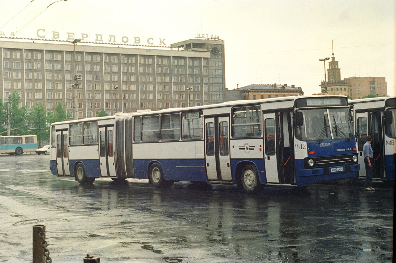 Коммерческие перевозчики появились в Екатеринбурге на фоне нехватки муниципального транспорта. В первую очередь автобусов не хватало жителям удаленных районов Коммерческие перевозчики появились в Екатеринбурге на фоне нехватки муниципального транспорта. В первую очередь автобусов не хватало жителям удаленных районов