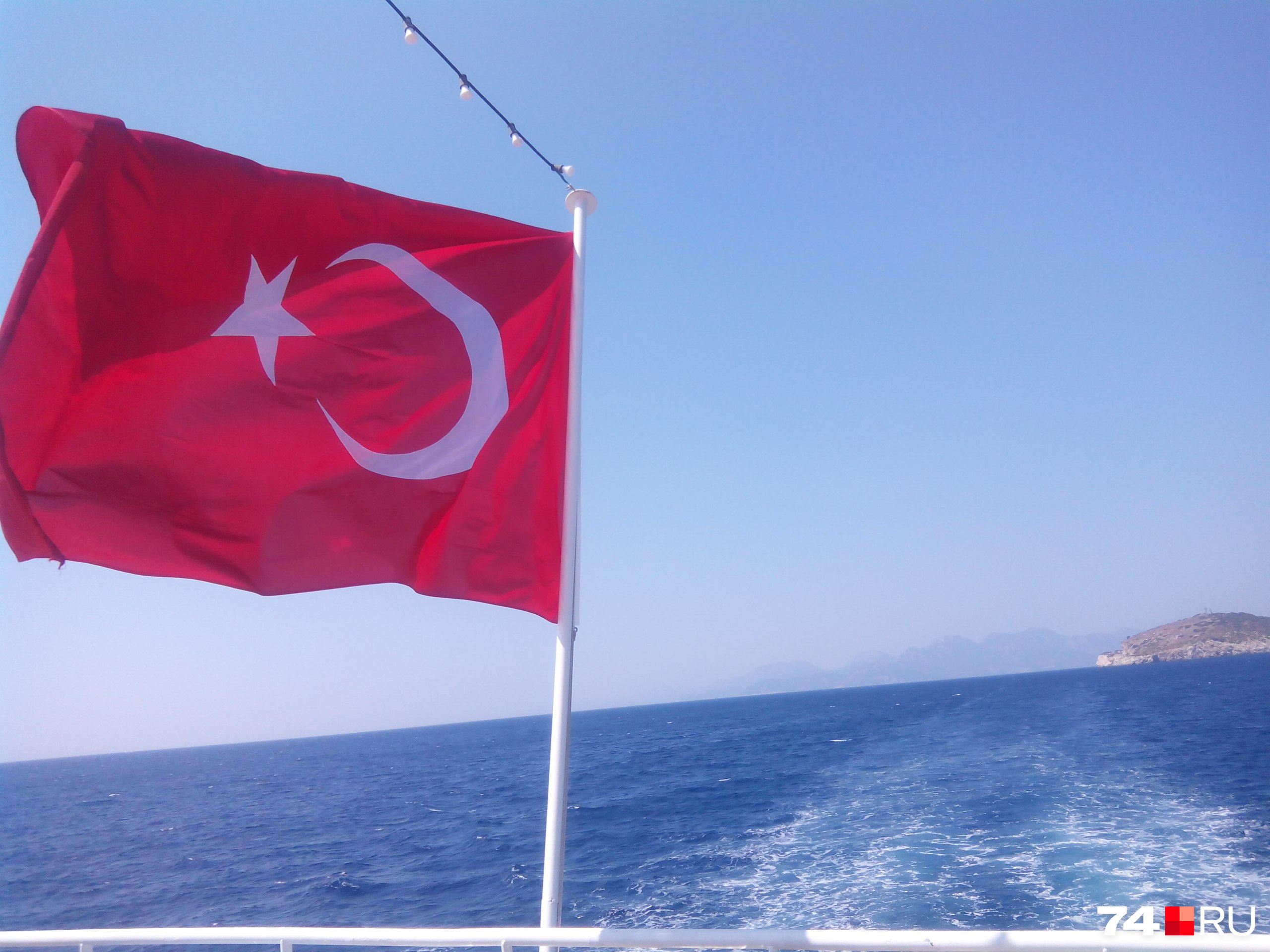 Все флаги в гости нынче к нам... Турция теперь — одно из немногих направлений для российских туристов