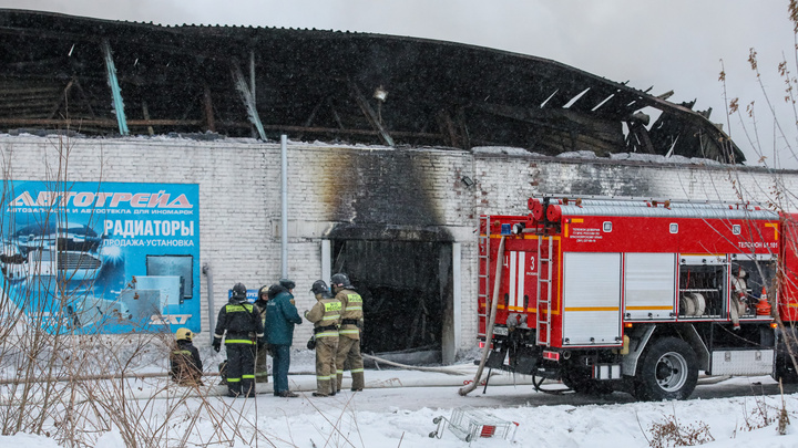 Задержаны директор и завхоз сгоревшего склада, где погибли трое пожарных и кладовщик