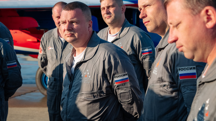 Авиация как мечта: командир авиагруппы «Стрижи» — о первом полете, карьере и возвращении в Кузбасс