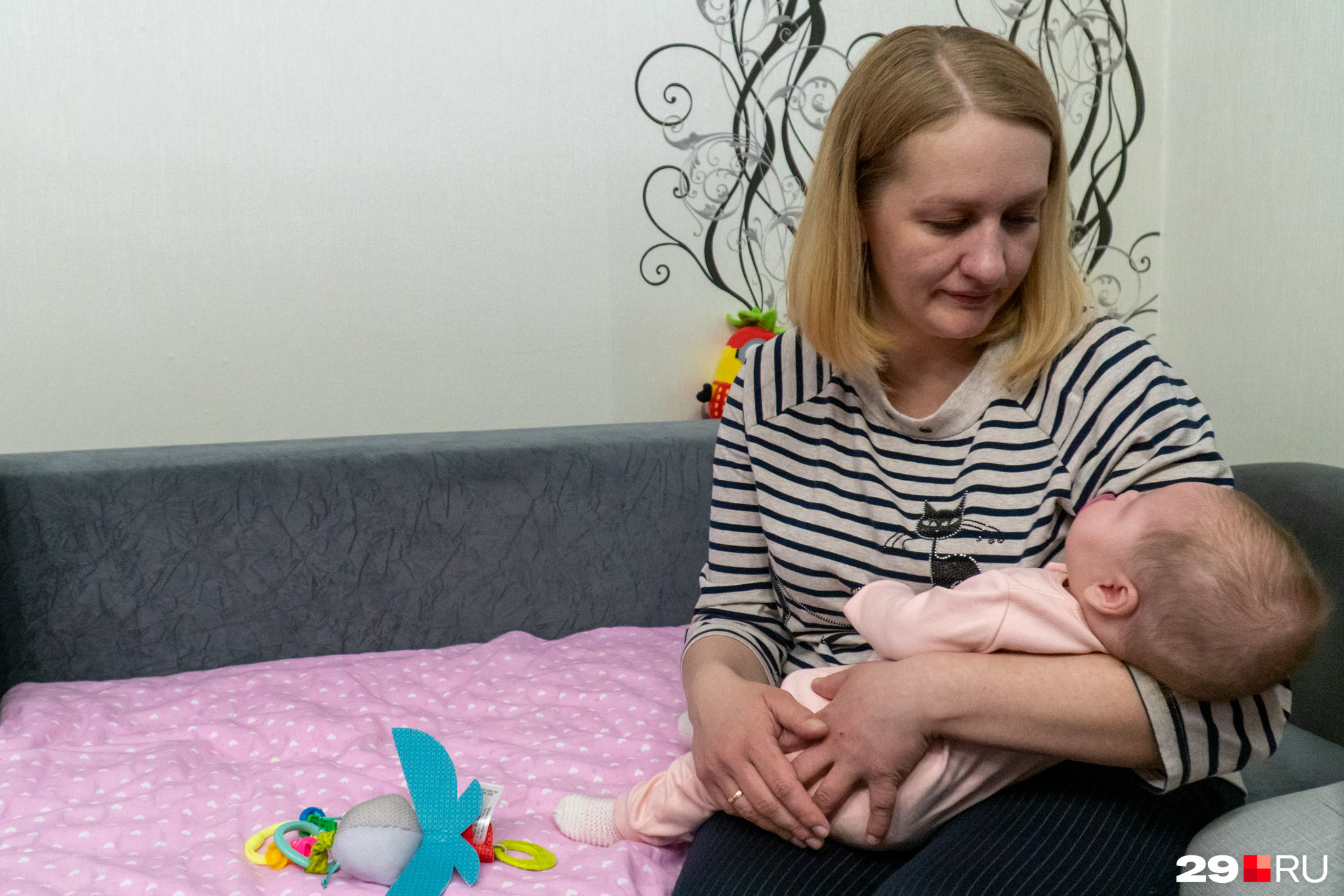 Ирина практически каждый день проводит с Викой в поликлинике Ирина практически каждый день проводит с Викой в поликлинике