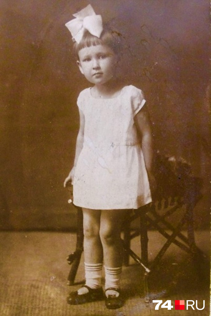 Снимков Миронии Князевой в пинеточках не сохранилось, но есть детское фото в более старшем возрасте
