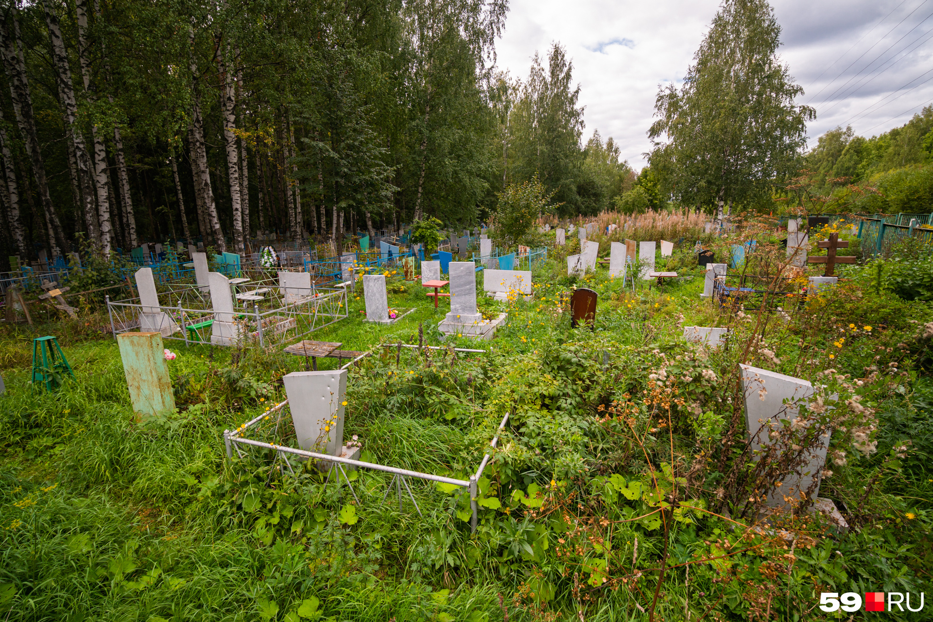 Здесь уже есть кладбище — оно небольшое, в 2013 году власти отказались от его расширения Здесь уже есть кладбище — оно небольшое, в 2013 году власти отказались от его расширения
