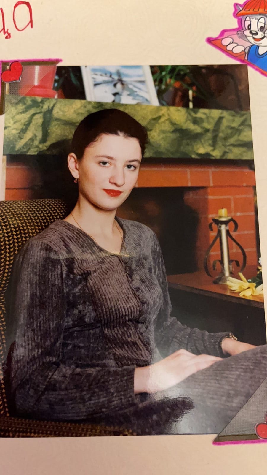 А это фото сделано через год. Тюменка уже в одиннадцатом классе. Качество снимков заметно улучшилось, а в моду вошел велюр А это фото сделано через год. Тюменка уже в одиннадцатом классе. Качество снимков заметно улучшилось, а в моду вошел велюр