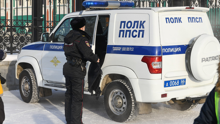 В Екатеринбурге за взятку задержали троих сотрудников ППС