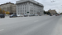 И так сойдет. Смотрим, как починили главную улицу Новосибирска — Красный проспект (кое-где не доложили асфальт)