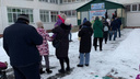 В мэрии объяснили, почему у детского сада в Новосибирске собралась толпа родителей