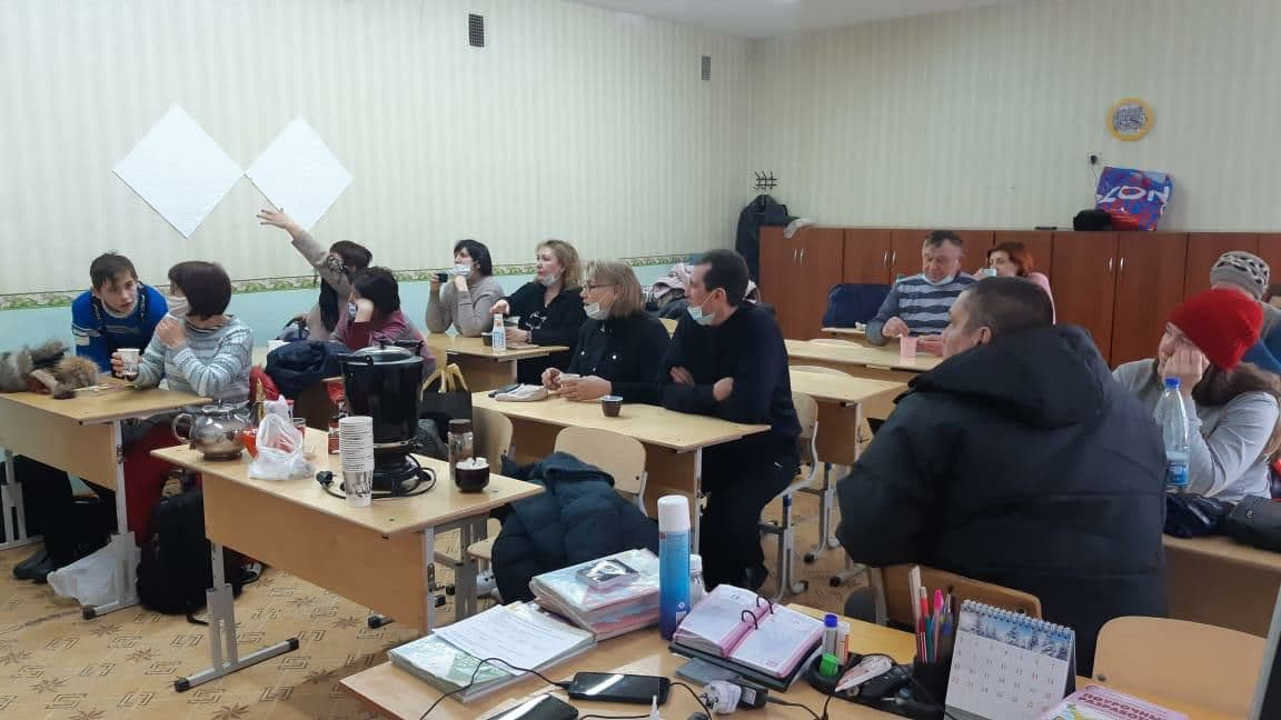 Пассажиры автобуса сейчас находятся в школе Пассажиры автобуса сейчас находятся в школе