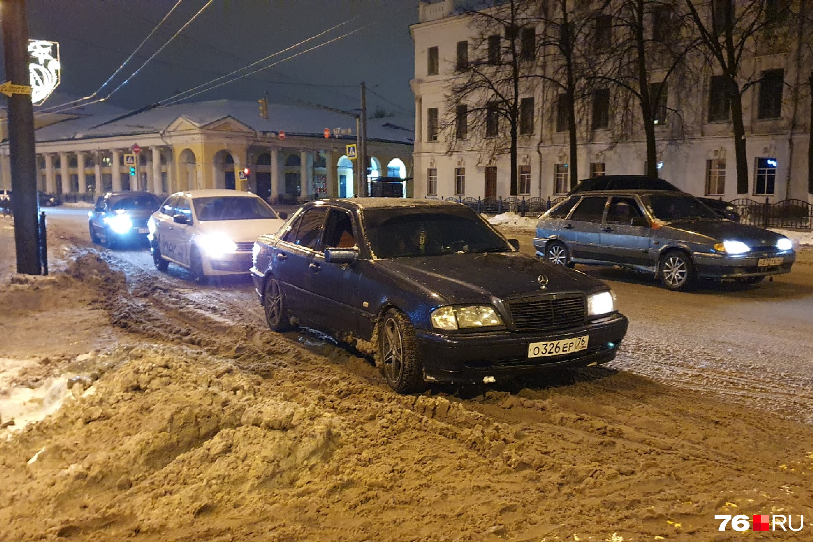 Ярославль 1 января. Ледяной дождь в Ярославле. 2021 Зимой вечером кинулся под машину. ДТП В Ярославле в новогодние праздники. Ледяной дождь в Москве 2021 фото.