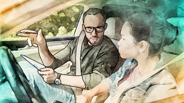 «Что меня бесит»: инструктор по вождению — о женщинах за рулем, купленных правах и озлобленных водителях