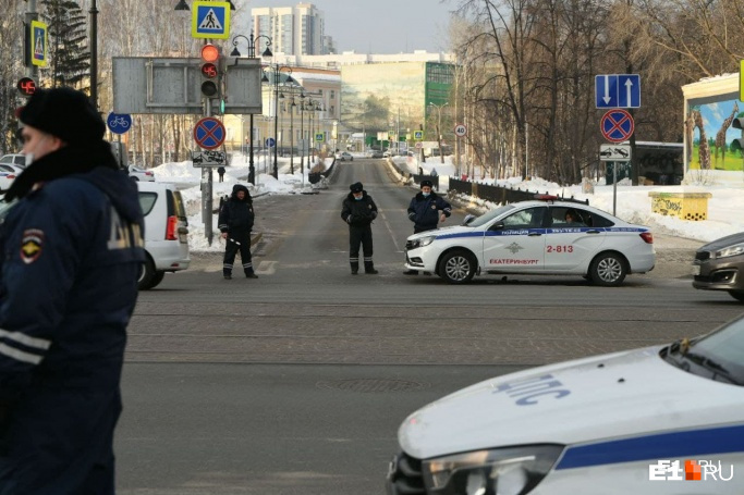 На основных перекрестках в центре дежурила полиция На основных перекрестках в центре дежурила полиция