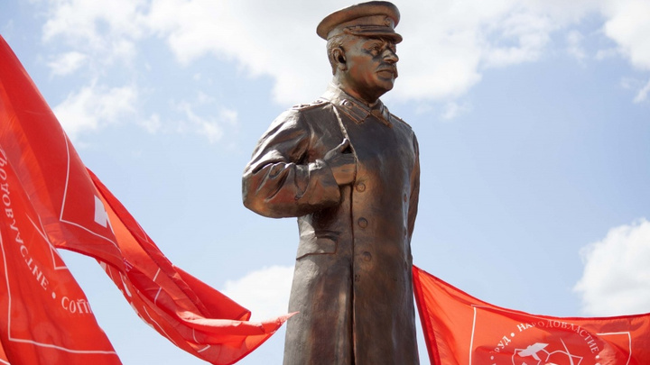 Половина опрошенных россиян поддержала появление памятника Сталину на Бору. За открытие «Сталин-центра» — еще больше