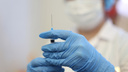 Нужно ли ставить прививку тем, кто переболел коронавирусом? Рассказывают врачи