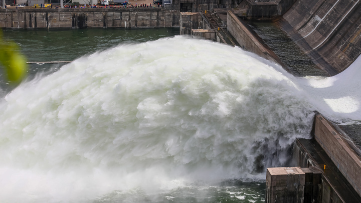 На следующей неделе ГЭС увеличит сброс воды до 8000 кубометров в секунду