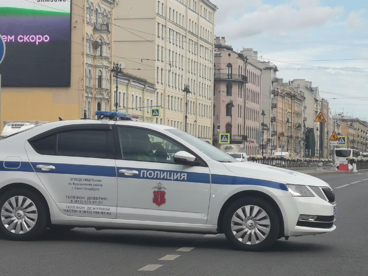 Коллапс по обоим берегам». ГИБДД перекрыла Лиговский проспект у набережной  Обводного - 22 июля 2021 - ФОНТАНКА.ру