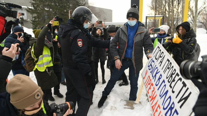 В Екатеринбурге начались задержания на акции протеста