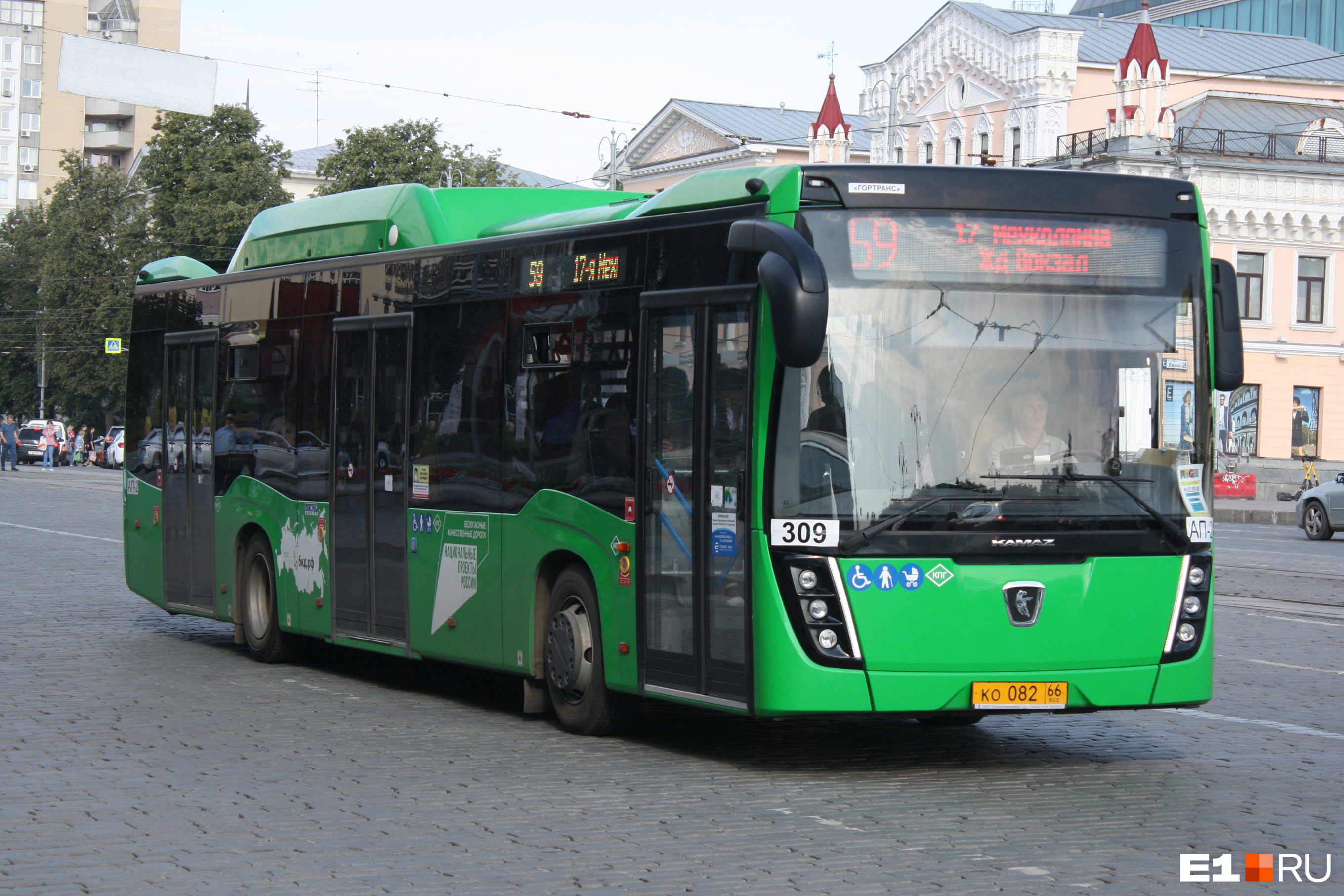 С 1 июля в Екатеринбурге изменили нумерацию 24 маршрутов. На снимке — автобус <nobr class="_">№ 59</nobr>, который ранее ходил под номером 21