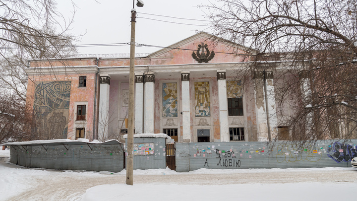 Заброшенное здание ДК КрасТЭЦ планируют отремонтировать к 400-летию Красноярска