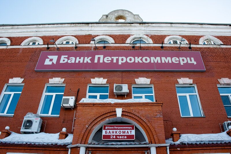 Фасад давно облюбовали банки Фасад давно облюбовали банки