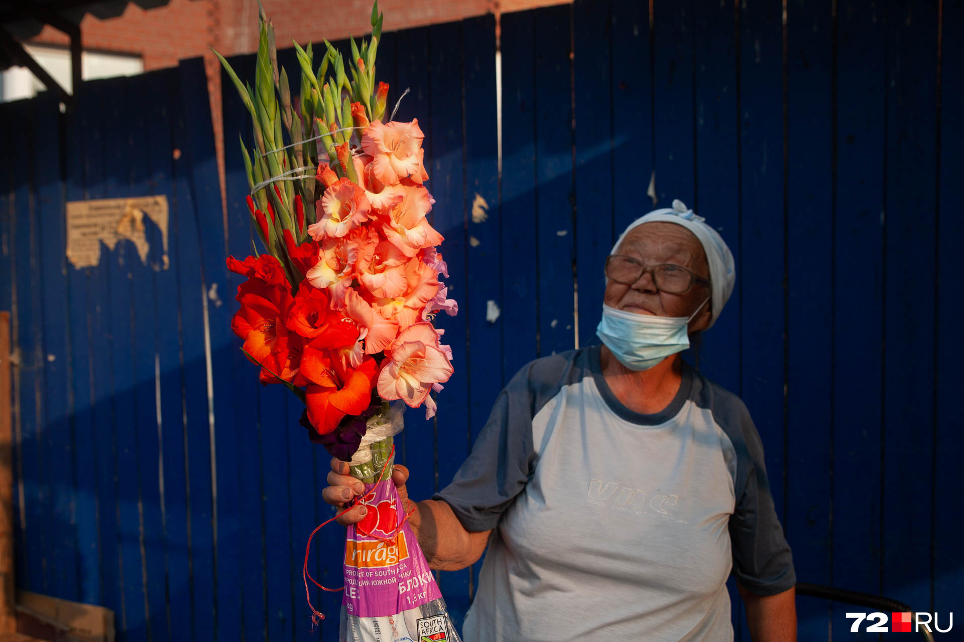 Садовые цветы продают бабушки в Тюмени, где купить красивый букет на 1Сентября в Тюмени, где купить букет в Тюмени, Гладиолусы, астры, гортензии— какие цветы есть в Тюмени, - 27 августа 2021 - 72.ru