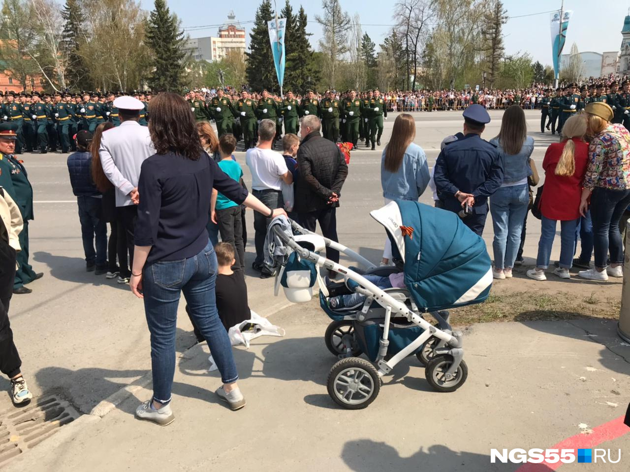 Георгиевская ленточка — непременный атрибут даже для коляски Георгиевская ленточка — непременный атрибут даже для коляски