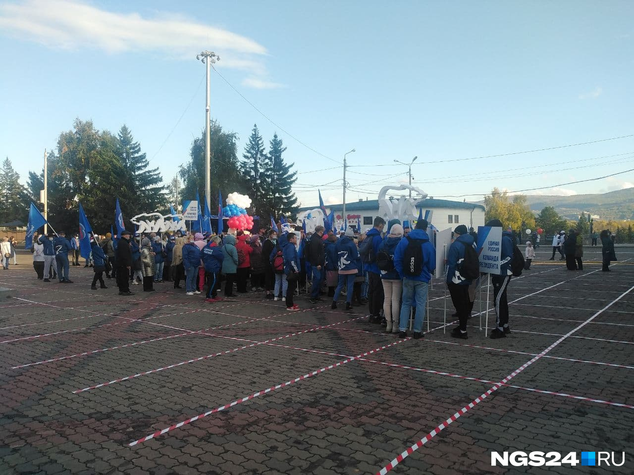 Видно, что люди пришли сюда организованными группами Видно, что люди пришли сюда организованными группами