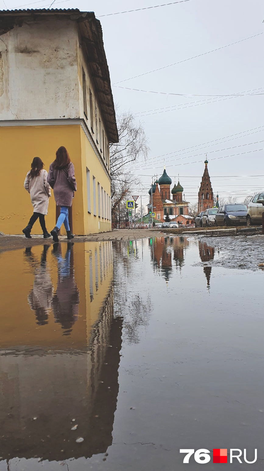 Никола Мокрый отражается на улице Чайковского Никола Мокрый отражается на улице Чайковского