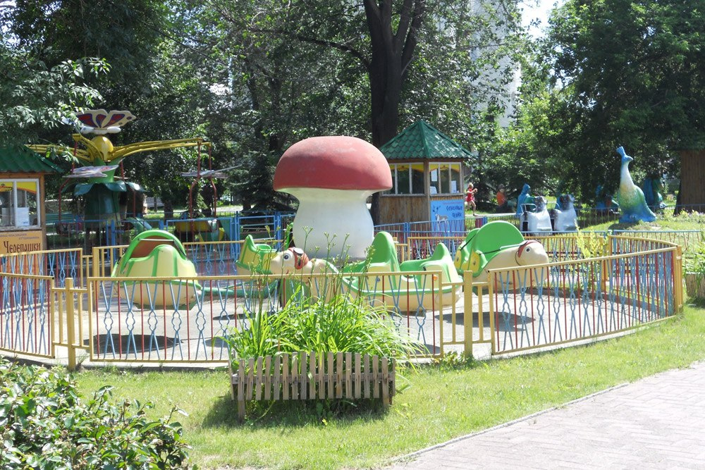 Некоторые аттракционы в городке «У Лукоморья» работают больше <nobr class="_">30 лет</nobr> Некоторые аттракционы в городке «У Лукоморья» работают больше <nobr class="_">30 лет</nobr>