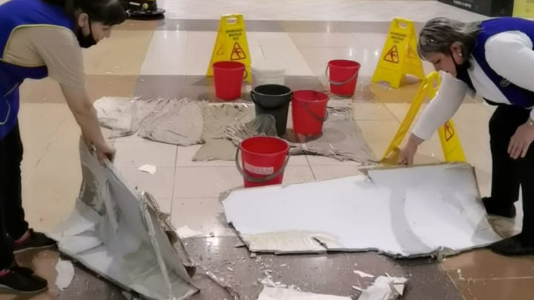 В «Атриум-Кино» кусок потолка рухнул рядом с посетителями