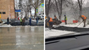 В Новосибирске продолжают укладывать асфальт в снег: теперь на улицах Пирогова и Крылова