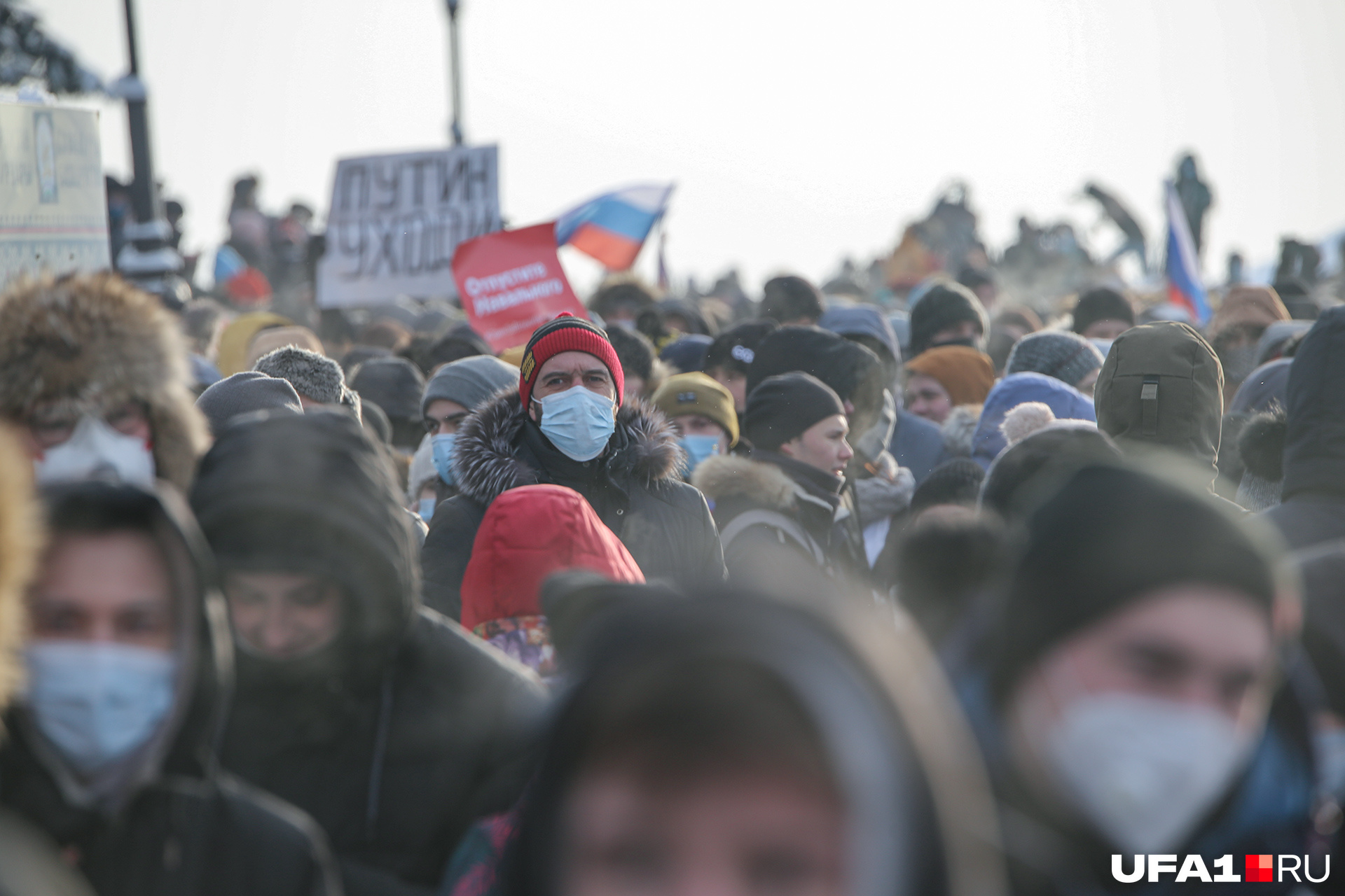 По оценкам собравшихся, их было порядка пяти тысяч. Представители властей пока данных о количестве участников акции не озвучили По оценкам собравшихся, их было порядка пяти тысяч. Представители властей пока данных о количестве участников акции не озвучили
