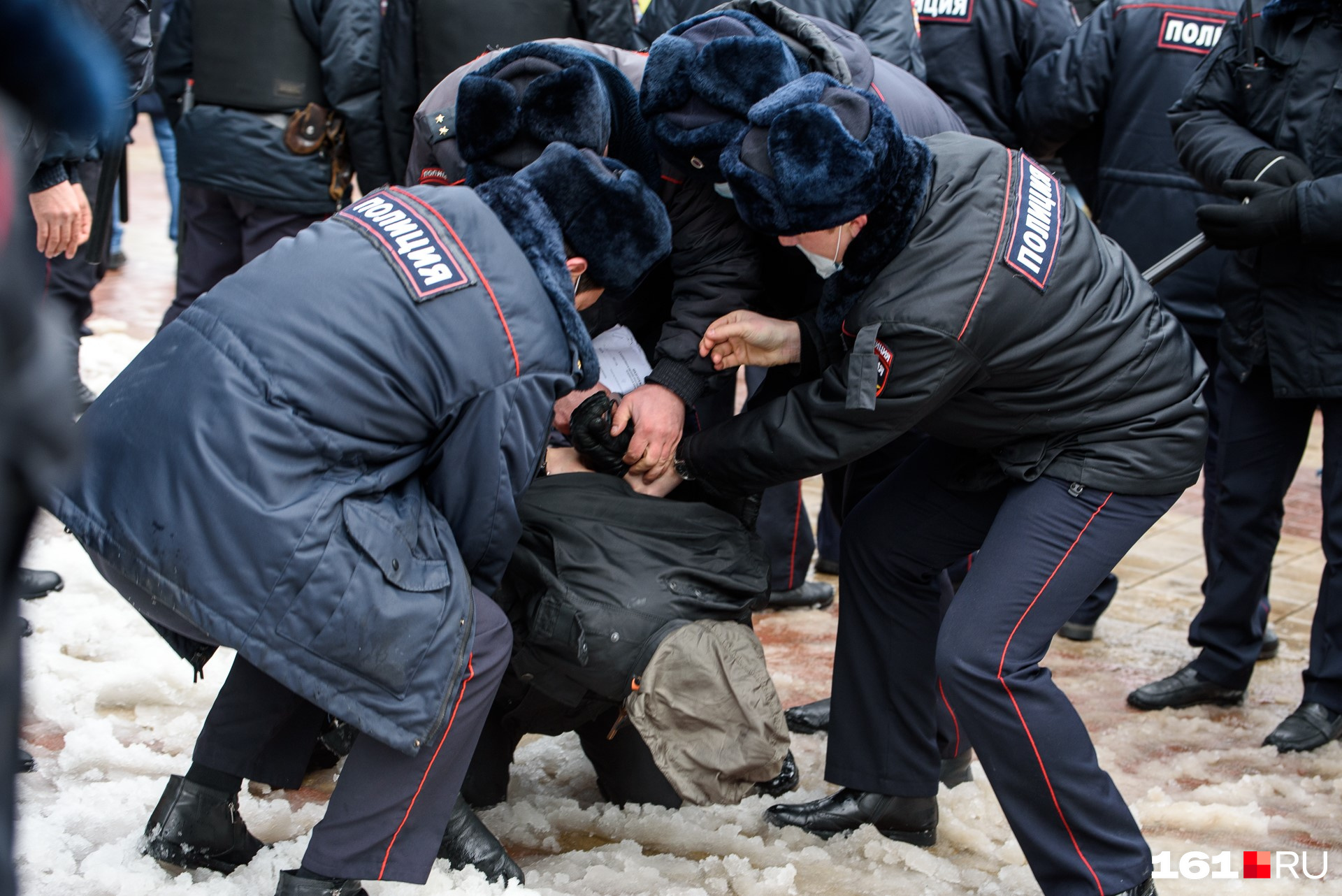 Людей жестко скручивали Людей жестко скручивали