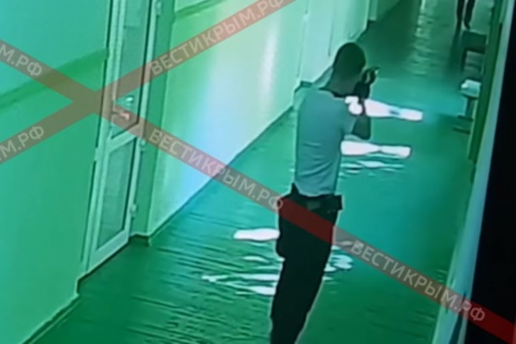 Росляков расстрелял учеников керченского политеха. Погиб <nobr class="_">21 человек</nobr>, не менее 67 получили ранения Росляков расстрелял учеников керченского политеха. Погиб <nobr class="_">21 человек</nobr>, не менее 67 получили ранения