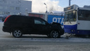 В Ярославле легковушка врезалась в троллейбус на встречной полосе. Видео