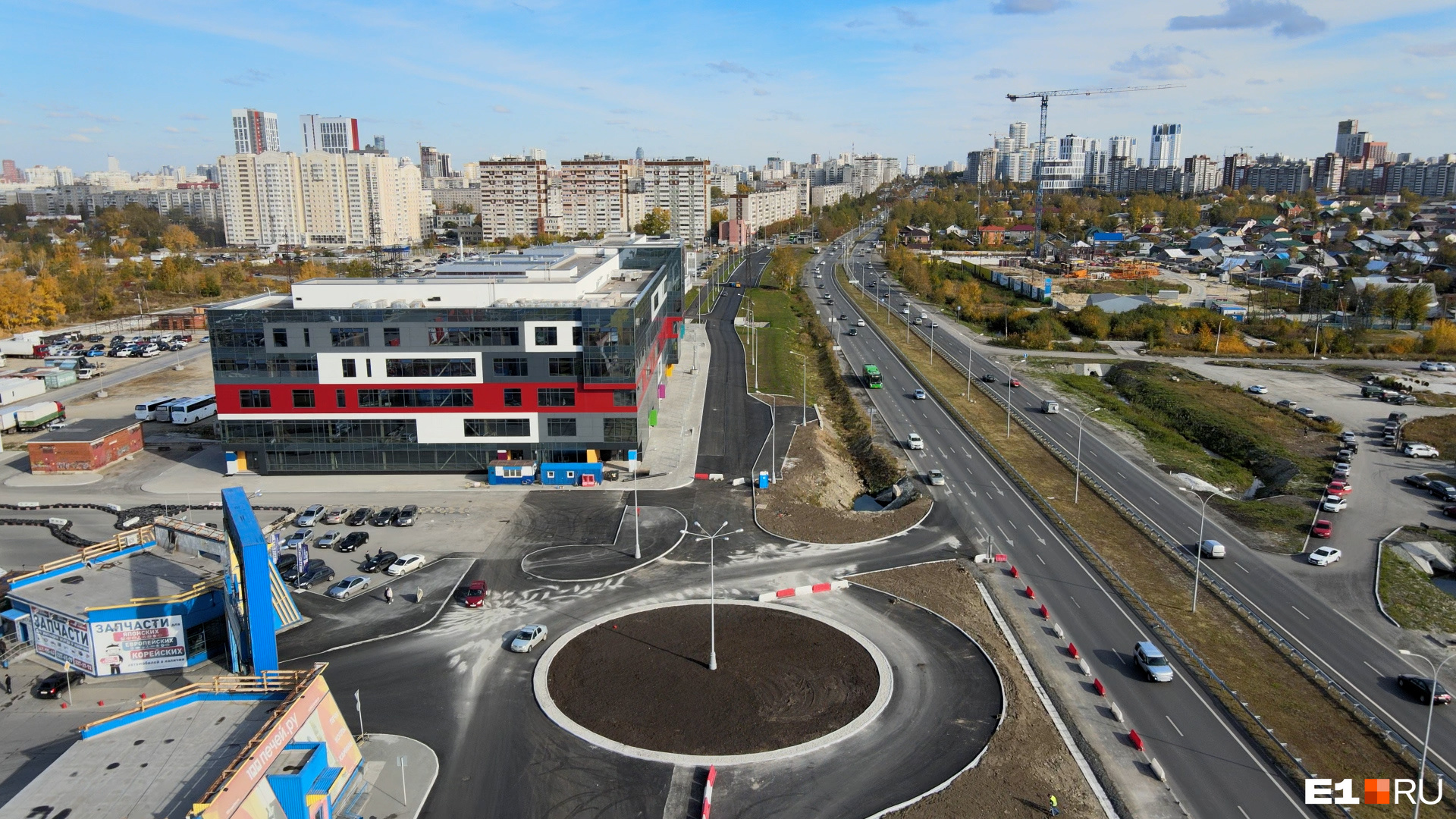 После открытия дублера автобусы будут ездить только по нему и больше не станут выезжать на Новомосковский тракт (справа)