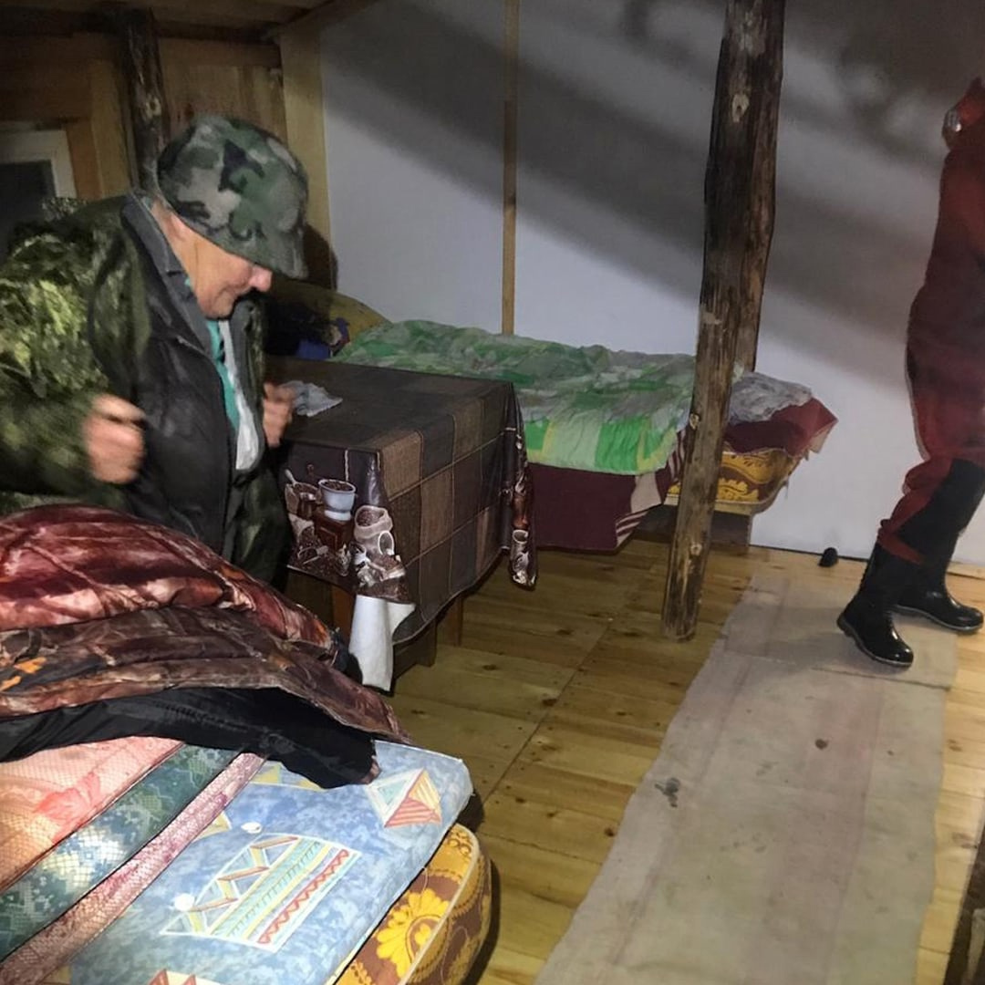 Заблудшившуюся женщину из Снежинска отогревали в ближайшем охотничьем домике