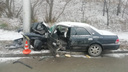 «Тойота» влетела в столб на Фабричной: автомобиль разбит, два человека в больнице