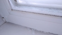 «Снег летел из окон»: новосибирцы замерзают в своих квартирах из-за морозов и плохого отопления
