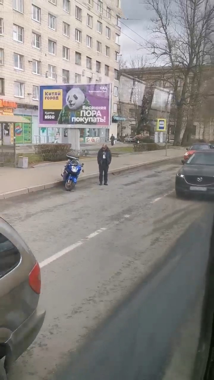 Скриншот видео из группы <a href="https://vk.com/wall-68471405_14972050" target="_blank" class="io-leave-page _">«ДТП и ЧП | Санкт-Петербург»</a>
