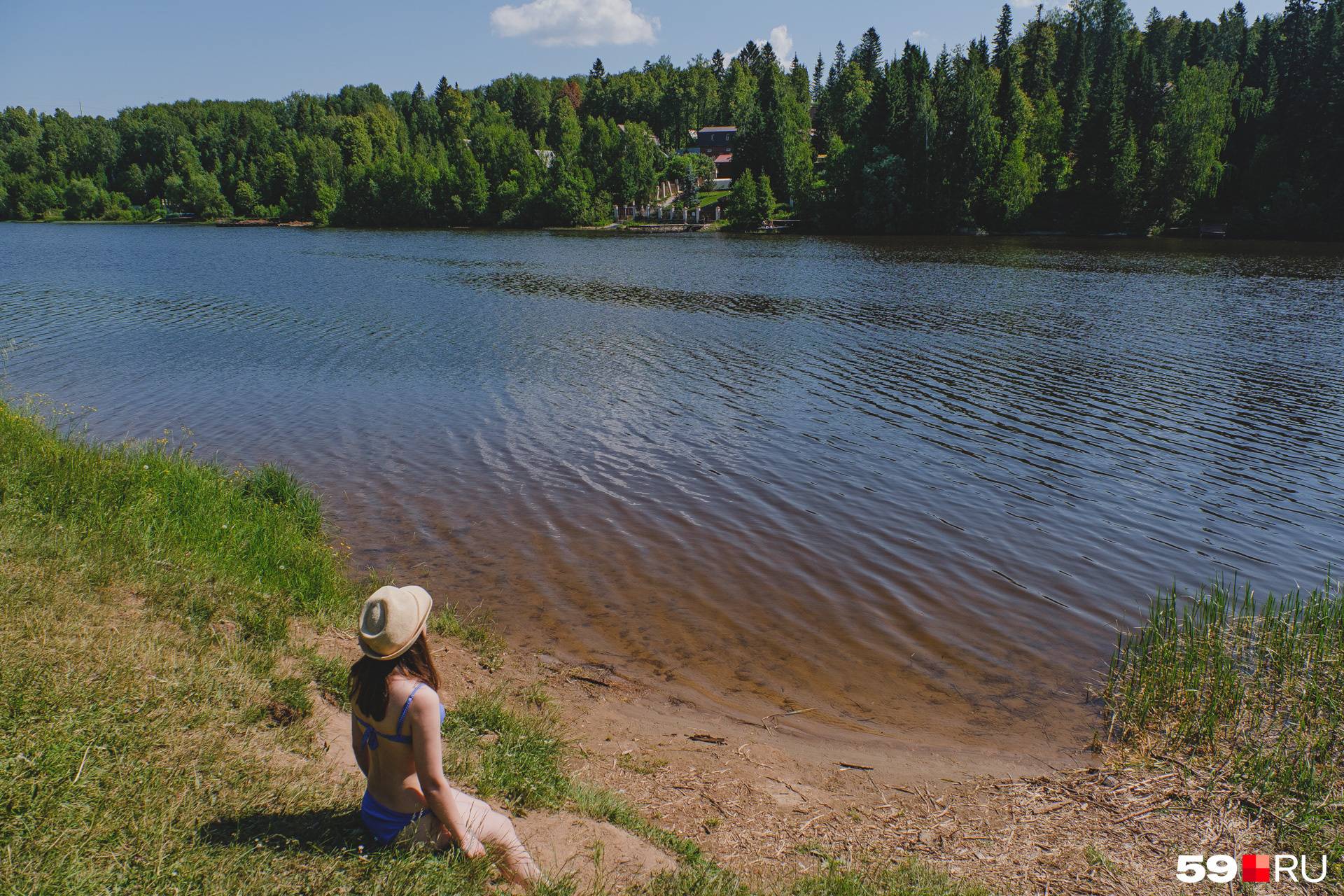 Покупаться можно съездить. Пляж в Голованово Пермь. Речка фото. Река Песочная. Озеро Голованово Пермь.