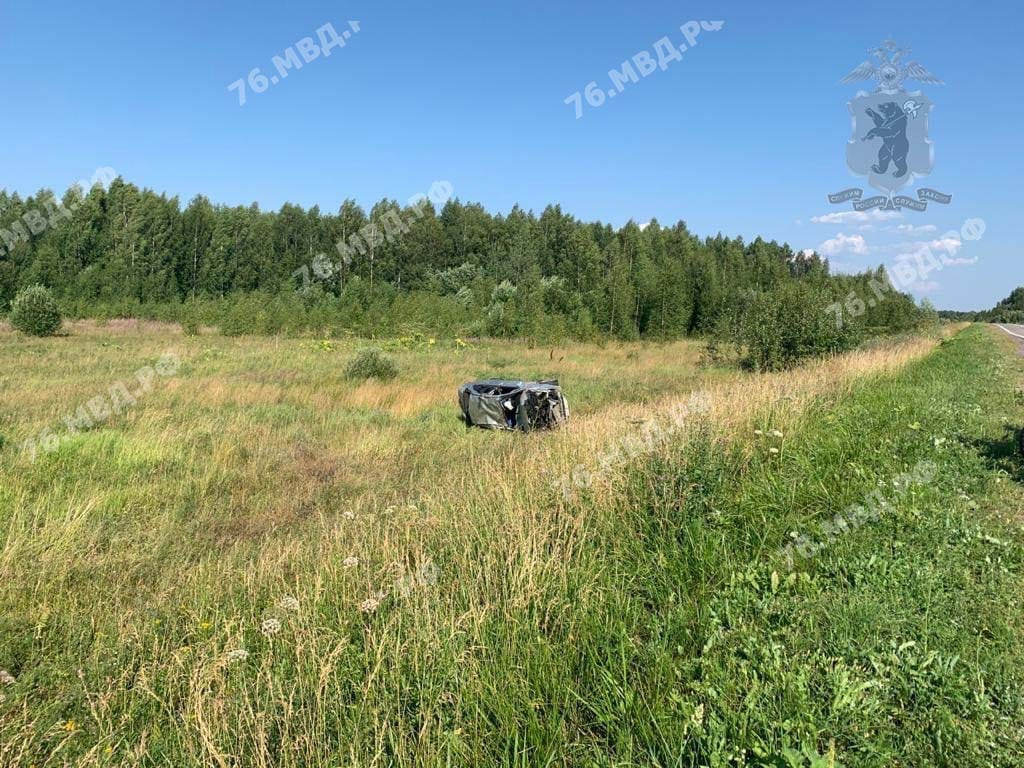 Автомобиль слетел с дороги Автомобиль слетел с дороги