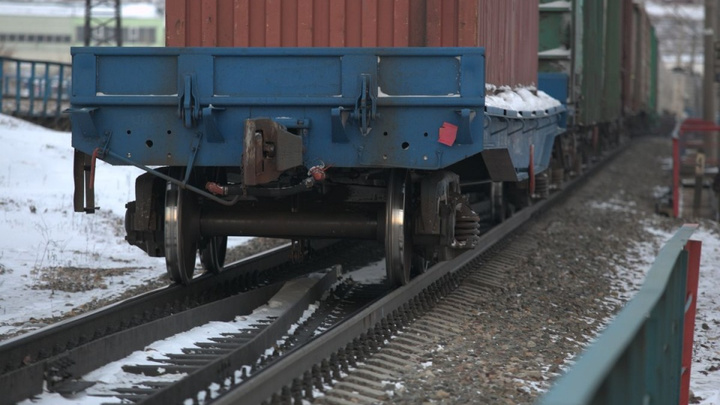 В Красноярском крае с рельсов сошли 26 вагонов грузового поезда. Изменены маршруты поездов в Абакан
