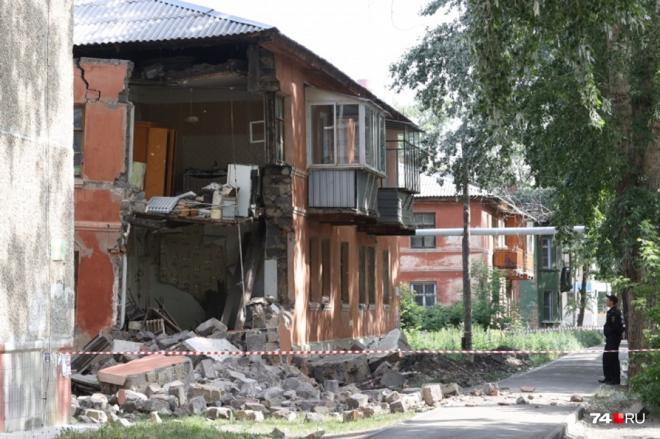 Трещину на стене дома на Кронштадтской, 18 обнаружили во время капремонта, здание не было признано аварийным