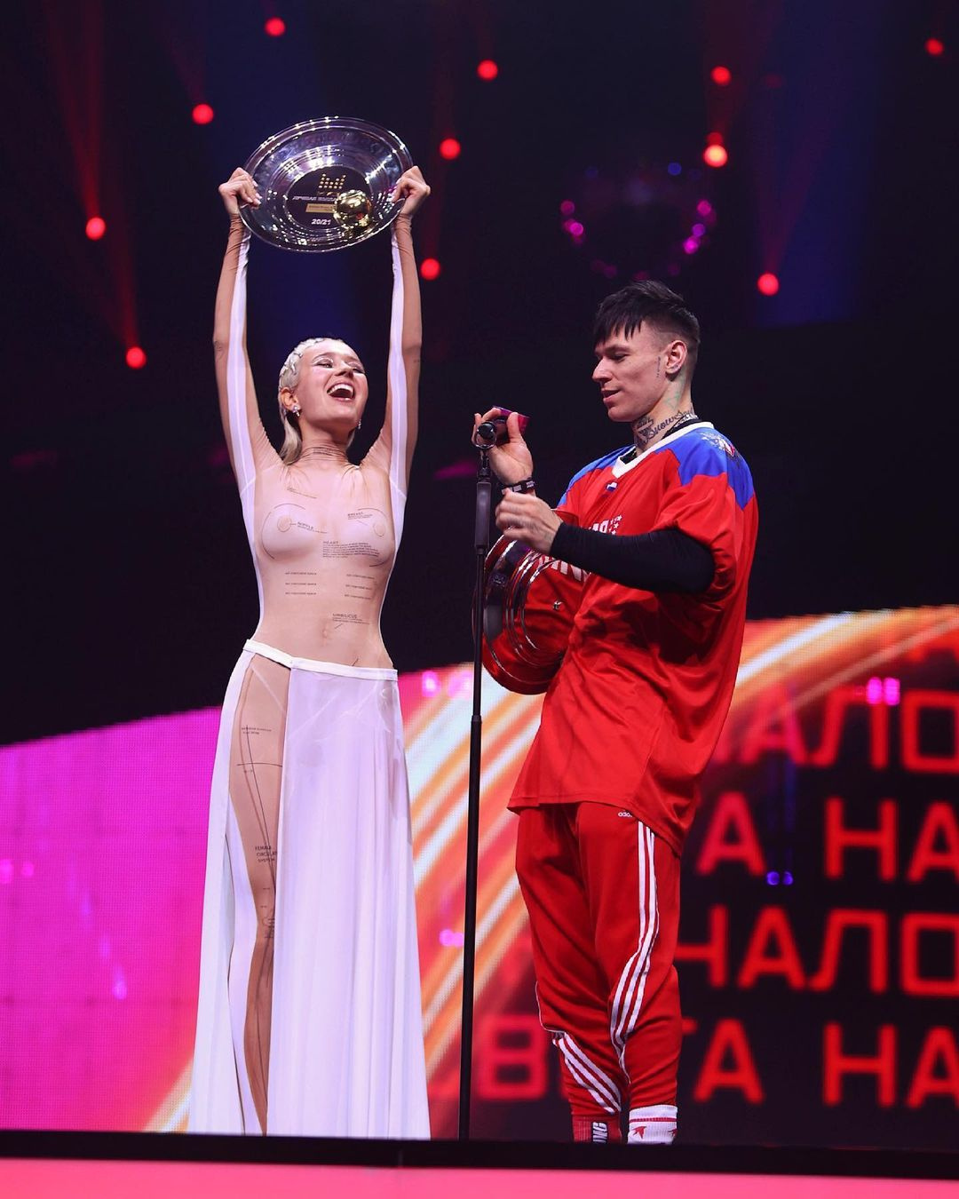 Голая» Клава Кока оправдалась перед фанатами за слишком откровенный образ  на «Премии МУЗ-ТВ» - 6 июня 2021 - e1.ru