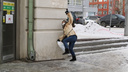 «Занимаются фейковой безопасностью»: как новосибирец борется со льдом на тротуарах — два случая из жизни