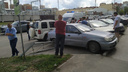 У новосибирского водителя случился приступ эпилепсии за рулем — он снес забор и задел две машины