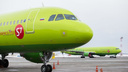 «Был удар, самолет сильно качнуло»: борт S7 вернулся в Новосибирск из-за неисправности двигателя