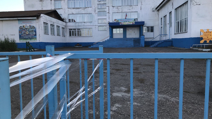 В Емельяново решили судьбу разваливающейся школы, детей отправили на дистанционку
