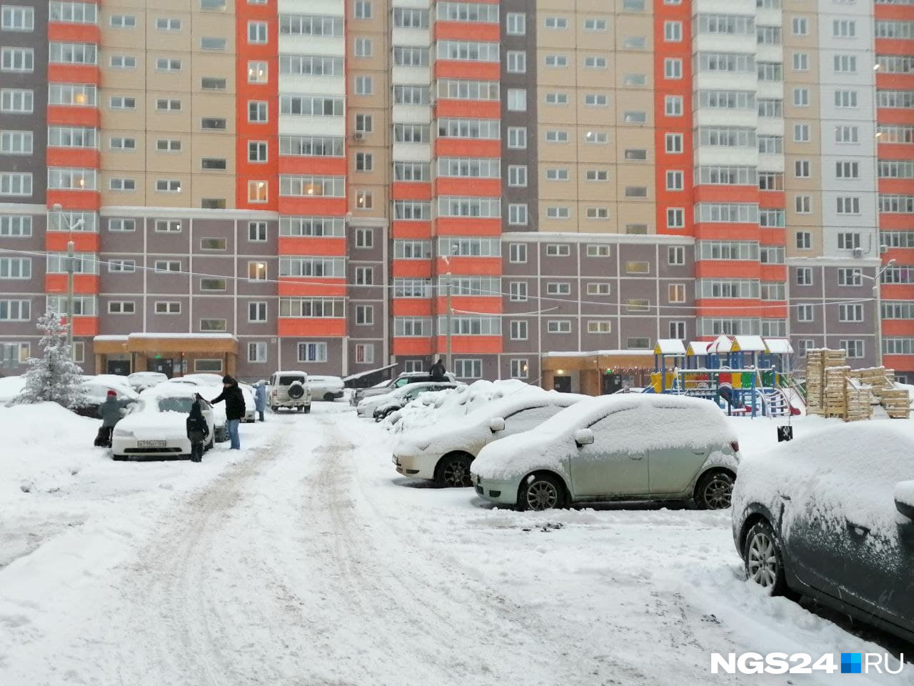 Двор в микрорайоне «Покровский» Двор в микрорайоне «Покровский»