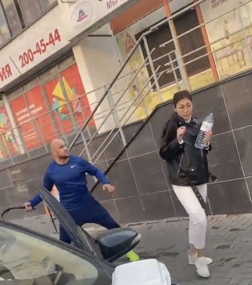 Девушки сняли побои и обратились с заявлением в полицию Девушки сняли побои и обратились с заявлением в полицию